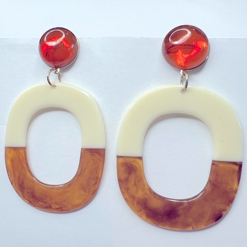J021. Color-blocked Two Tone Oval Hoops w/ Gold Hardware Post backs - Picture 3 of 6
